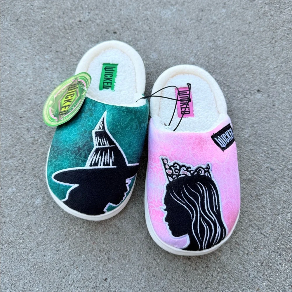 NWT Ground Up Wicked Slippers size 1